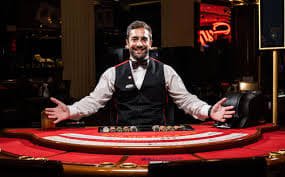 Antarmuka Singapore Pools di aplikasi mobile qqpokeronline menampilkan pilihan taruhan dan hasil undian